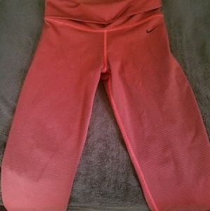 Nike capri compression tights